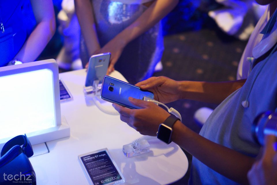 Samsung Galaxy S7 Edge Blue Coral chính thức mở bán tại Việt Nam