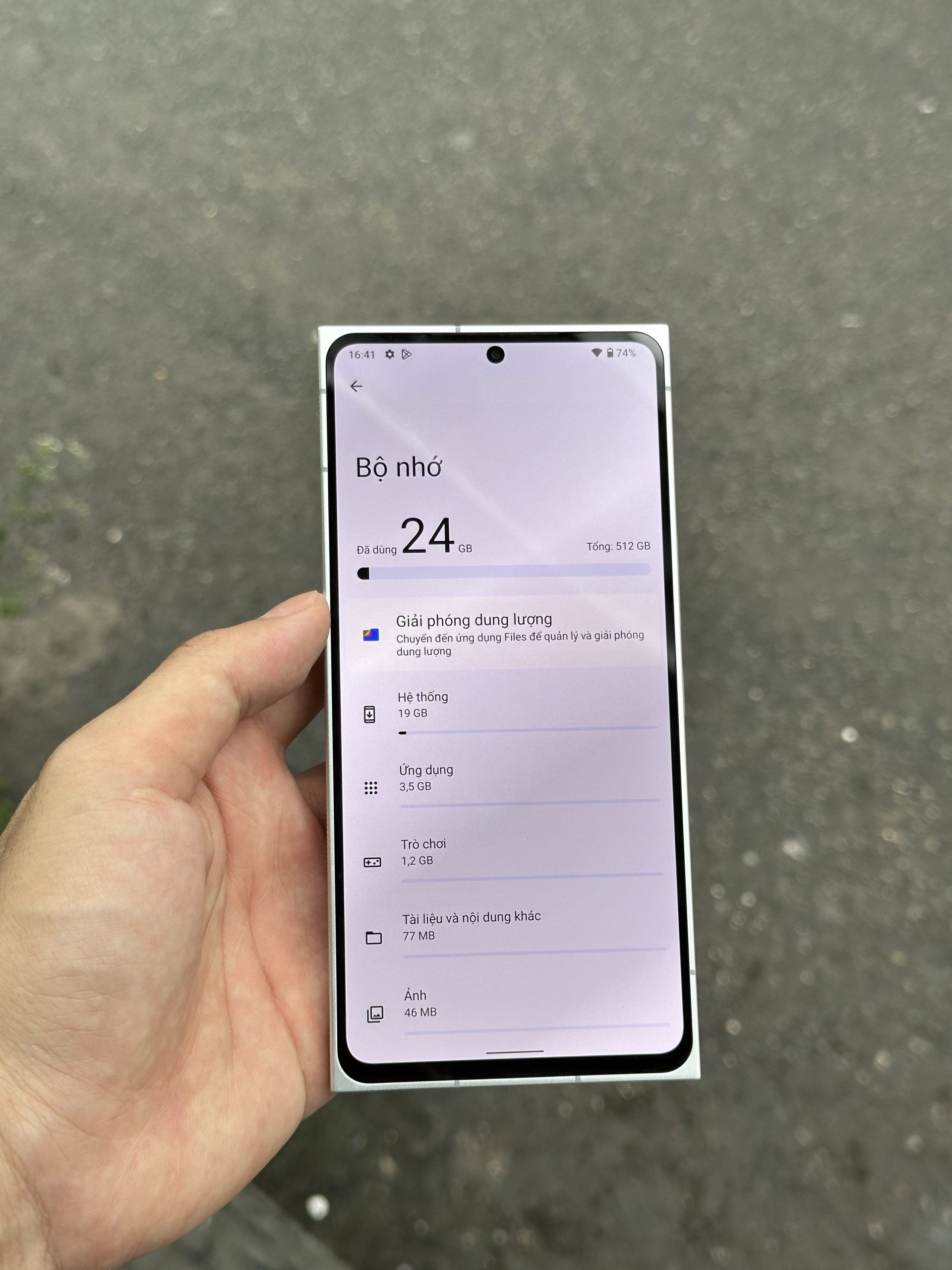 Toàn cảnh điện thoại Leica Leitz Phone 2 cũ và hộp phụ kiện tại DidongNCT